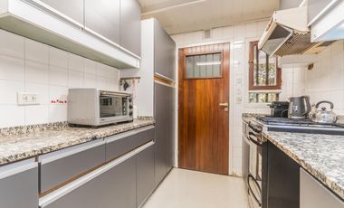 EN VENTA MIRAFLORES CASA SOBRE LOTE CENTRAL, JARDIN ,PILETA