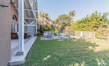 EN VENTA MIRAFLORES CASA SOBRE LOTE CENTRAL, JARDIN ,PILETA
