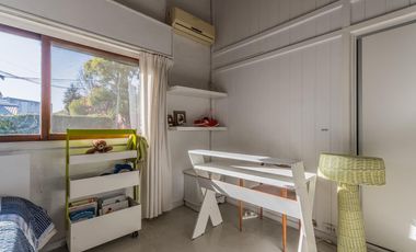 EN VENTA MIRAFLORES CASA SOBRE LOTE CENTRAL, JARDIN ,PILETA