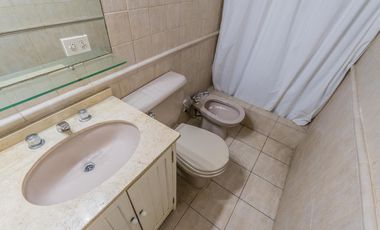EN VENTA MIRAFLORES CASA SOBRE LOTE CENTRAL, JARDIN ,PILETA