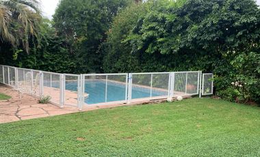 EN VENTA MIRAFLORES CASA SOBRE LOTE CENTRAL, JARDIN ,PILETA