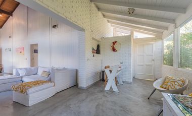 EN VENTA MIRAFLORES CASA SOBRE LOTE CENTRAL, JARDIN ,PILETA