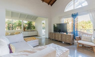 EN VENTA MIRAFLORES CASA SOBRE LOTE CENTRAL, JARDIN ,PILETA