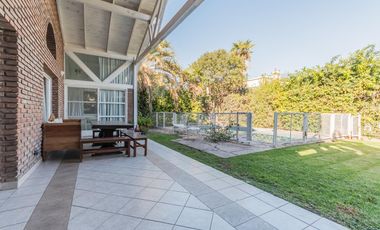 EN VENTA MIRAFLORES CASA SOBRE LOTE CENTRAL, JARDIN ,PILETA