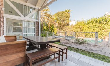 EN VENTA MIRAFLORES CASA SOBRE LOTE CENTRAL, JARDIN ,PILETA