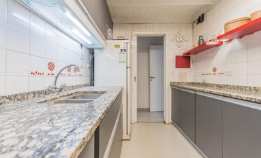 EN VENTA MIRAFLORES CASA SOBRE LOTE CENTRAL, JARDIN ,PILETA