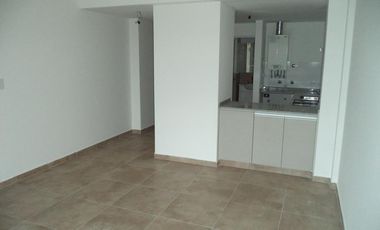 Excelente 2 AMB a estrenar con cochera semicubierta. - Banfield Este.-