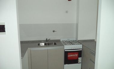 Excelente 2 AMB a estrenar con cochera semicubierta. - Banfield Este.-