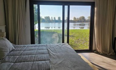 Casa en venta frente al lago | Barrio isla del Este, Tigre | Acepta permuta
