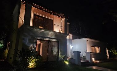 Casa en venta frente al lago | Barrio isla del Este, Tigre | Acepta permuta