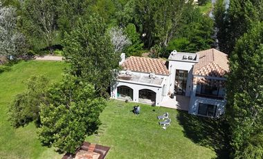 Casa en venta frente al lago | Barrio isla del Este, Tigre | Acepta permuta
