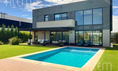Casa en VENTA y ALQUILER  en Terralagos, Canning