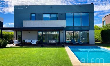 Casa en VENTA y ALQUILER  en Terralagos, Canning