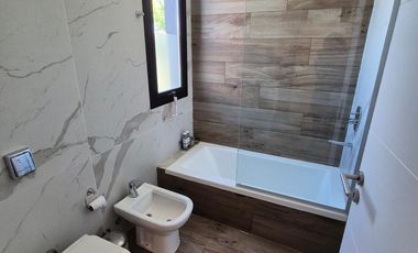 Casa en VENTA y ALQUILER  en Terralagos, Canning