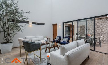 VENTA CASA EN LAS ÁGUILAS