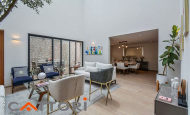 VENTA CASA EN LAS ÁGUILAS