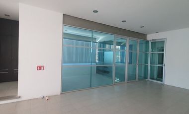 BODEGA CON OFICINAS