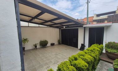 ENCATADORA CASA, CON JARDIN A PASOS DEL CENTRO DE TLALPAN