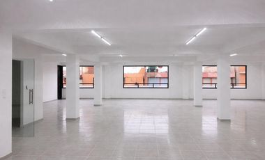 Edificio comercial en venta de 1,040 m2 en Magisterial Vista Bella Tlalnepantla