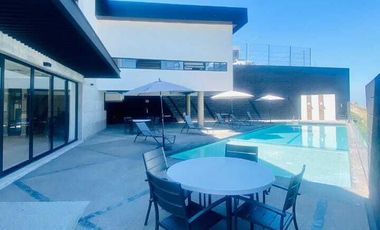 MODERNO DEPA PLANTA BAJA CON TERRENO EXCEDENTE EN LOGRONO RESIDENCIAL