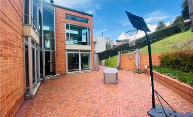 SE VENDE CASA EN APOSENTOS - SOPO