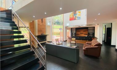 SE VENDE CASA EN APOSENTOS - SOPO