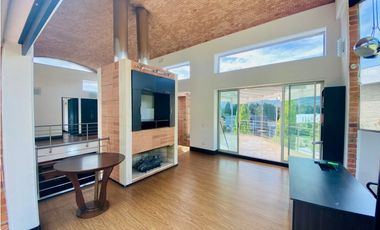 SE VENDE CASA EN APOSENTOS - SOPO