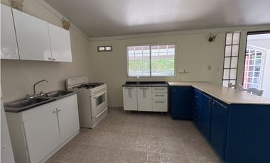 SE ALQUILA CASA CON PISCINA EN CHAME LAS LAJAS AMOBLADA