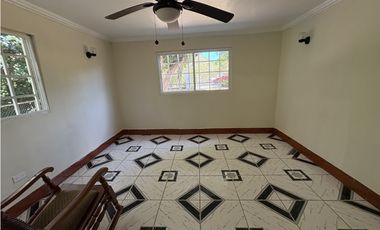 SE ALQUILA CASA CON PISCINA EN CHAME LAS LAJAS AMOBLADA