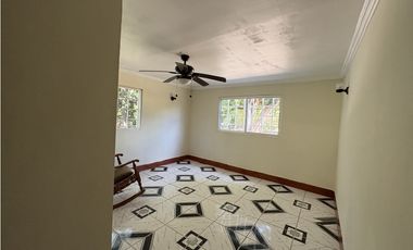 SE ALQUILA CASA CON PISCINA EN CHAME LAS LAJAS AMOBLADA