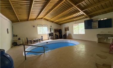 SE ALQUILA CASA CON PISCINA EN CHAME LAS LAJAS AMOBLADA