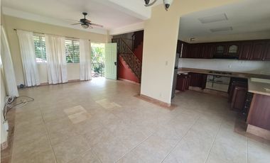 Venta de casa en Residencial Espinar, Colón