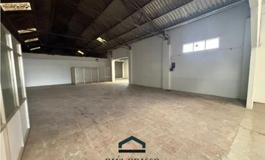 Salón con galpón