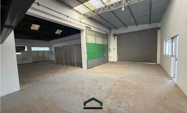 Salón con galpón