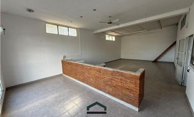 Salón con galpón