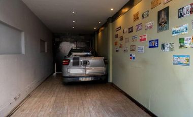 CASA DE 4 DORM, PATIO Y COCHERA. IMPECABLE.