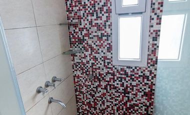 CASA DE 4 DORM, PATIO Y COCHERA. IMPECABLE.