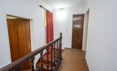Casa de Categoría a 5 cuadras de BV Pellegrini.