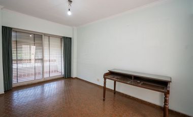 Casa de Categoría a 5 cuadras de BV Pellegrini.