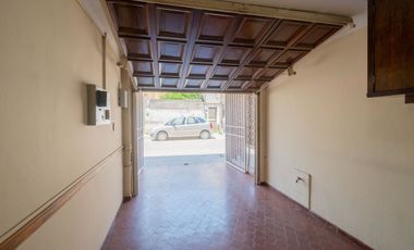 Casa de Categoría a 5 cuadras de BV Pellegrini.