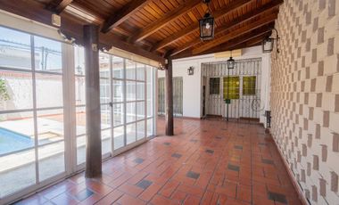 Casa de Categoría a 5 cuadras de BV Pellegrini.