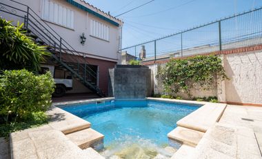 Casa de Categoría a 5 cuadras de BV Pellegrini.