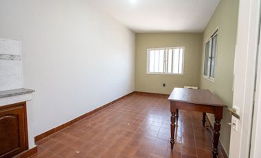 Casa de Categoría a 5 cuadras de BV Pellegrini.
