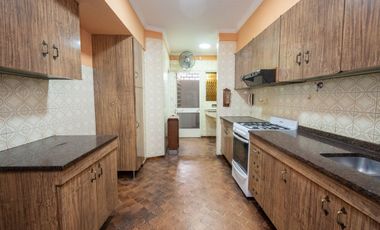 Casa de Categoría a 5 cuadras de BV Pellegrini.