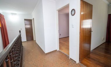 Casa de Categoría a 5 cuadras de BV Pellegrini.