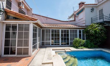 Casa de Categoría a 5 cuadras de BV Pellegrini.