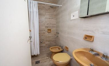 Casa de Categoría a 5 cuadras de BV Pellegrini.