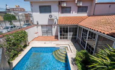 Casa de Categoría a 5 cuadras de BV Pellegrini.