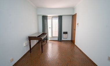 Casa de Categoría a 5 cuadras de BV Pellegrini.