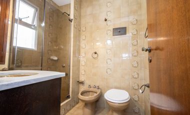 Casa de Categoría a 5 cuadras de BV Pellegrini.